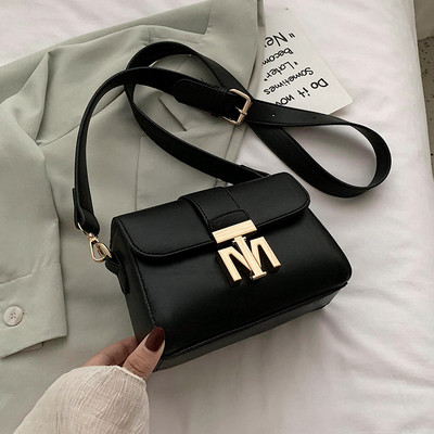 Modern női táska fém rögzítéssel és hosszú fogantyúval