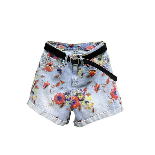 Rövid női farmer új modellje virágmotívumokkal és övvel