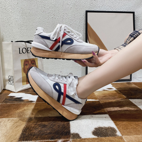 Naiste vabaaja tossud paelte ja lameda tallaga kolmes värvitoonis