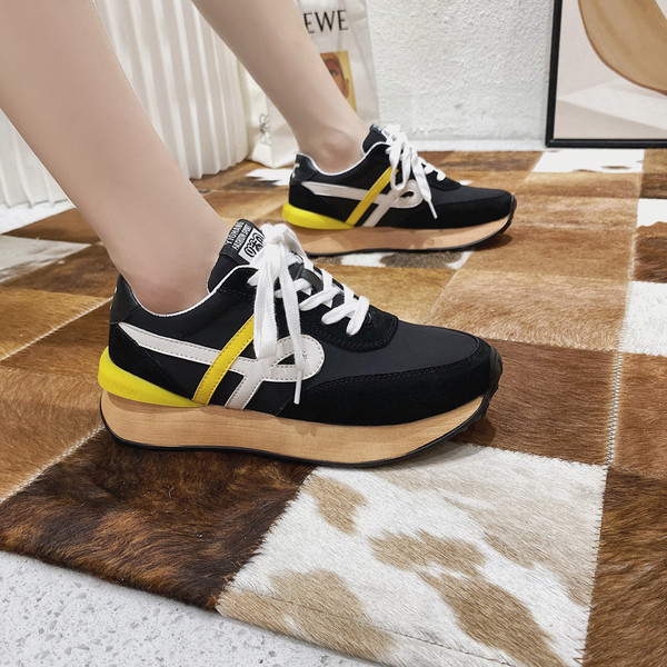 Naiste vabaaja tossud paelte ja lameda tallaga kolmes värvitoonis