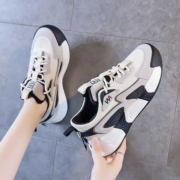 Σύγχρονα γυναικεία πάνινα παπούτσια με κορδόνια και ψηλή σόλα σε λευκό και μαύρο χρώμα