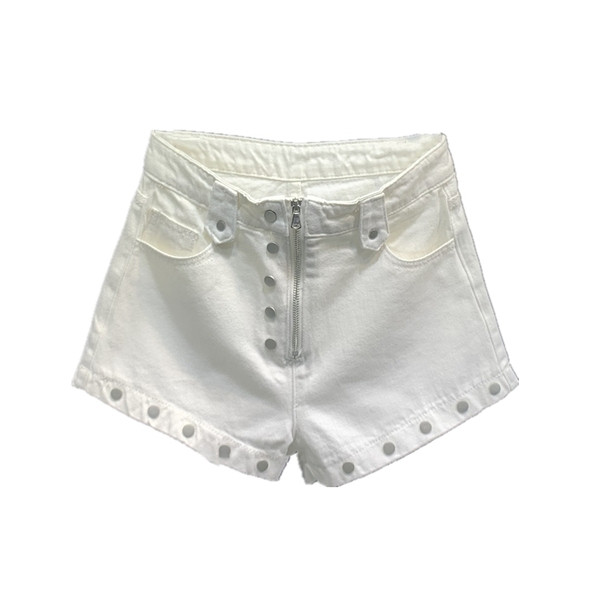 Modern női rövidnadrág fém elemekkel