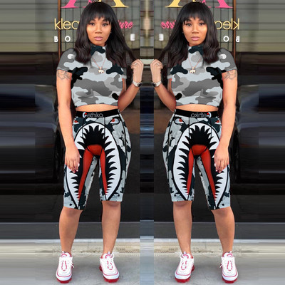 Női szett rövid felsőből és leggingsből