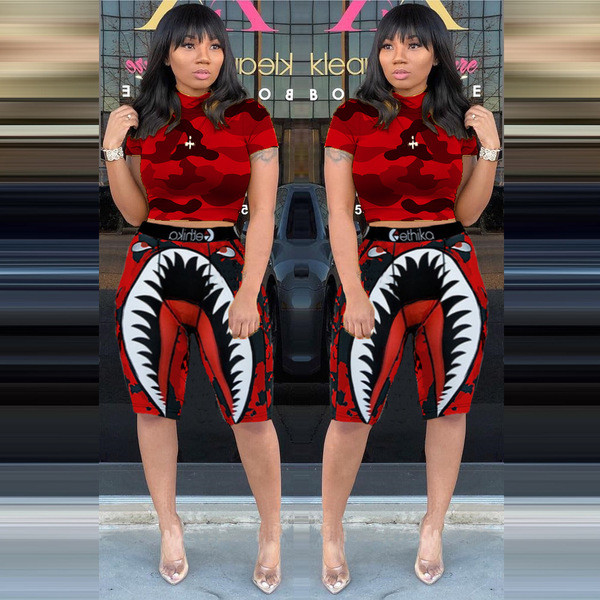 Női szett rövid felsőből és leggingsből