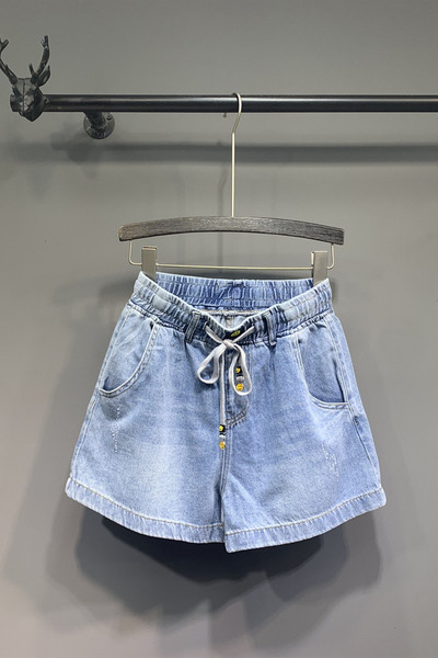 Γυναικεία σορτς τζιν με ελαστική μέση σε μπλε χρώμα
