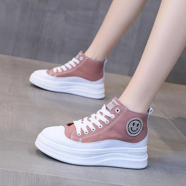 Naiste vabaaja tossud lipsude ja aplikatsiooniga