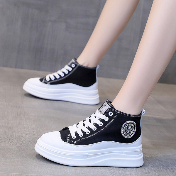 Naiste vabaaja tossud lipsude ja aplikatsiooniga