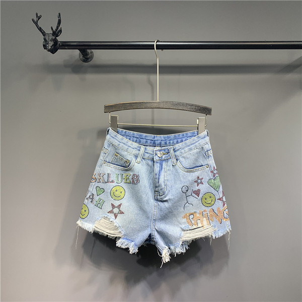 Modern női rövidnadrág rátéttel