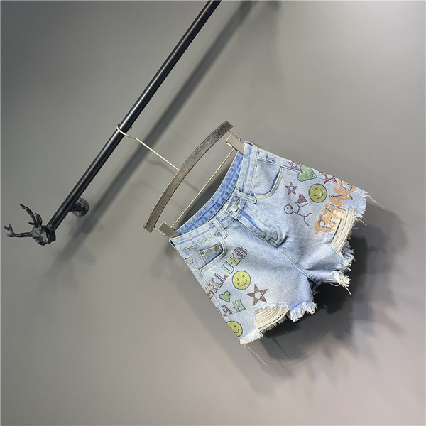 Modern női rövidnadrág rátéttel