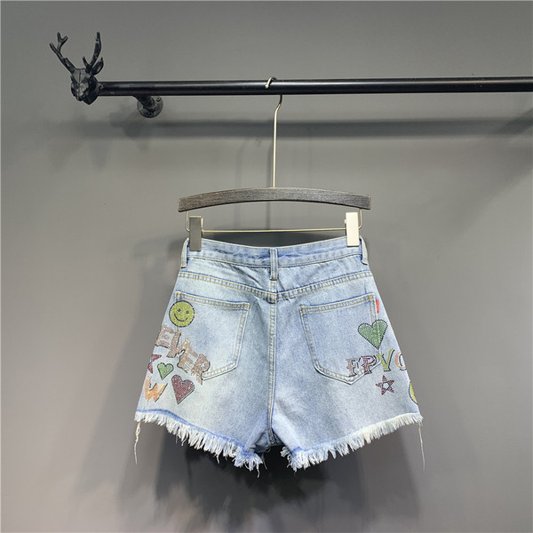 Modern női rövidnadrág rátéttel