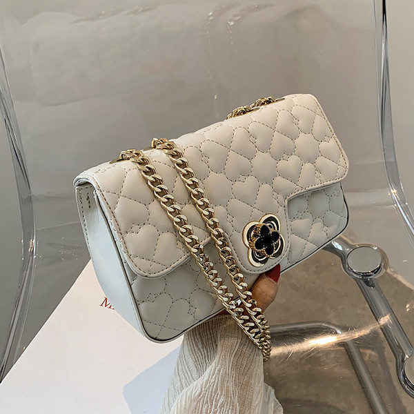 Modern női táska eko bőrből, fém rögzítéssel