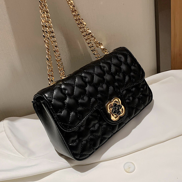 Modern női táska eko bőrből, fém rögzítéssel