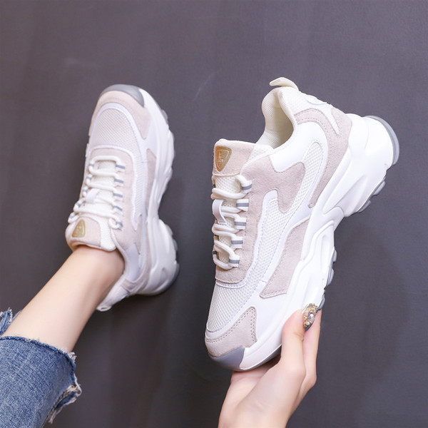 Alkalmi női tornacipő új modellje fűzővel és durva talppal