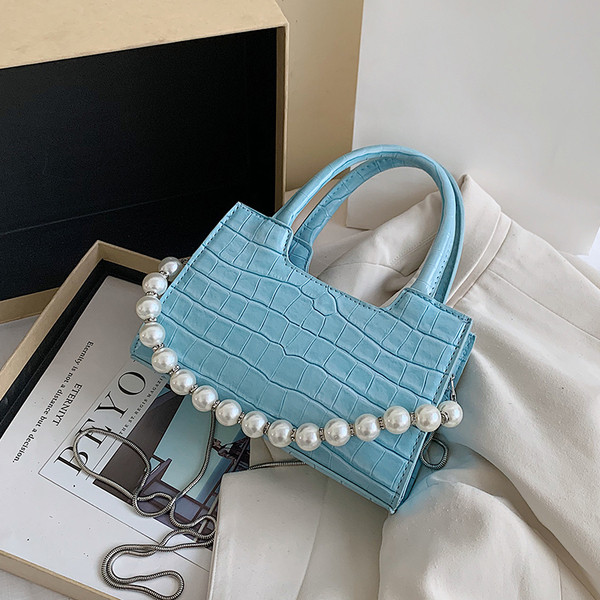 Σύγχρονη γυναικεία τσάντα με πέρλες και δύο λαβές