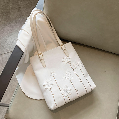 Tikitud lilledega igapäevane naistekott