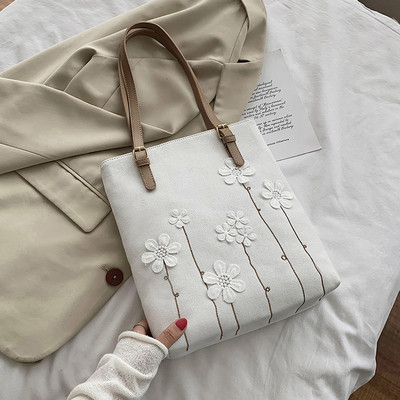 Tikitud lilledega igapäevane naistekott