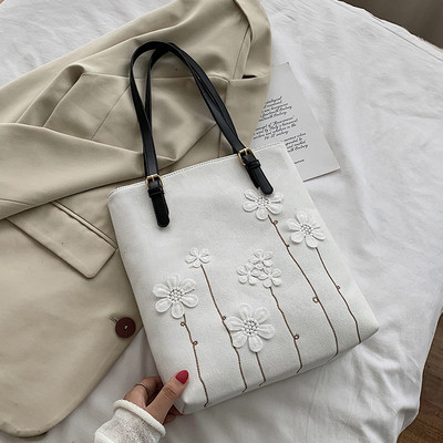 Tikitud lilledega igapäevane naistekott