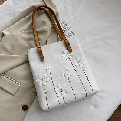 Tikitud lilledega igapäevane naistekott