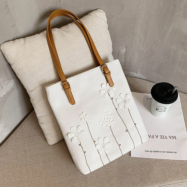 Tikitud lilledega igapäevane naistekott