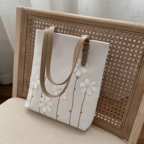 Tikitud lilledega igapäevane naistekott