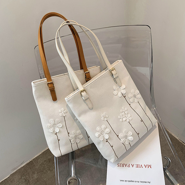 Tikitud lilledega igapäevane naistekott