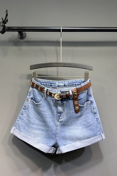 Modern női farmer övvel