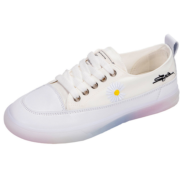 Női tornacipő hímzéssel és lapos talppal fekete, fehér és zöld színben