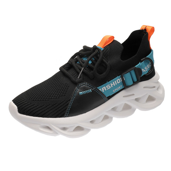 Moderne ženske tenisice s vezicama, natpisom i grubim potplatom