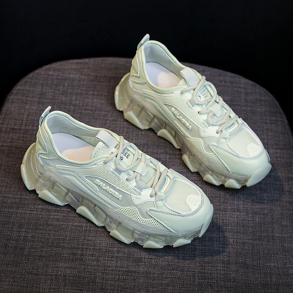 Női tornacipő új modellje szilikon talppal és fűzővel