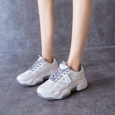 Új női tornacipő modell durva textil talppal