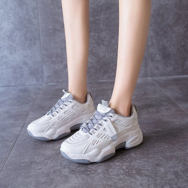 Új női tornacipő modell durva textil talppal