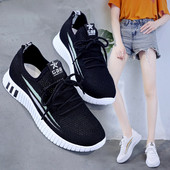 Modern női tornacipő fűzővel és lapos talppal