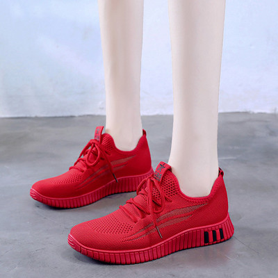 Modern női tornacipő fűzővel és lapos talppal