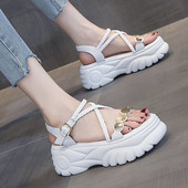 Öko bőrből készült, durva talpú női szandál új modellje