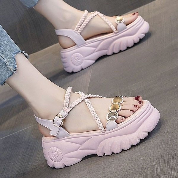 Öko bőrből készült, durva talpú női szandál új modellje