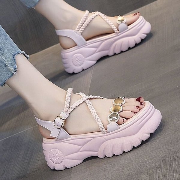 Öko bőrből készült, durva talpú női szandál új modellje