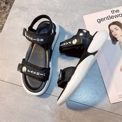 Γυναικεία σπορ και casual σανδάλια με υφασμάτινα λουράκια