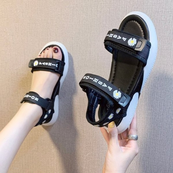 Γυναικεία σπορ και casual σανδάλια με υφασμάτινα λουράκια