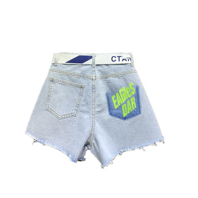 Női alkalmi rövidnadrág övvel és mintával