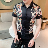 Modern férfi ing klasszikus gallérral, színes mintával