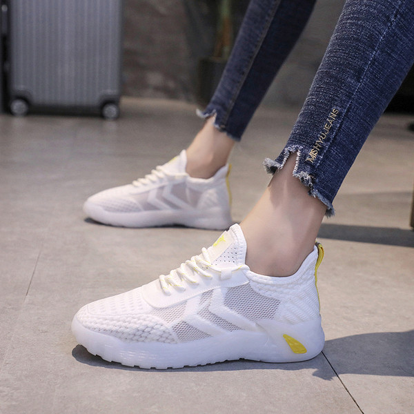 Σύγχρονα γυναικεία πάνινα παπούτσια με κορδόνια και επίπεδη σόλα