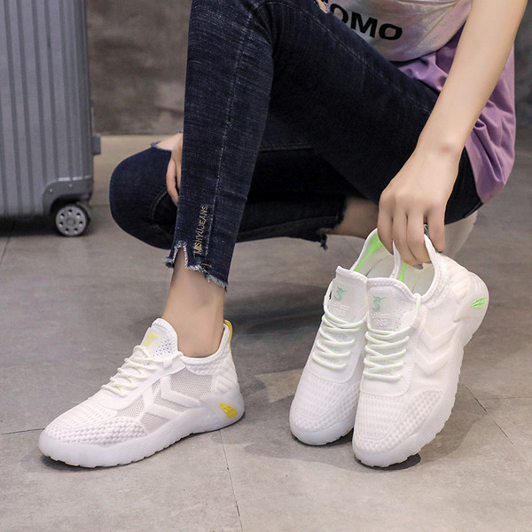 Σύγχρονα γυναικεία πάνινα παπούτσια με κορδόνια και επίπεδη σόλα