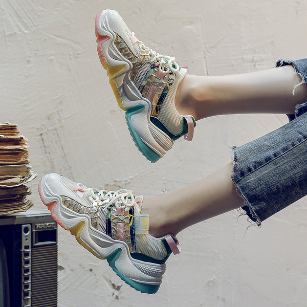 Naiste vabaaja tossud paelte ja värvilise tallaga