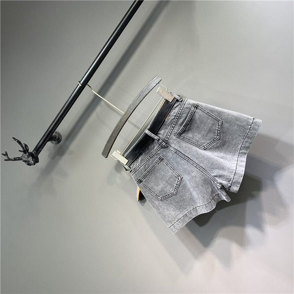 Alkalmi női nadrág övvel és zsebekkel - szürke