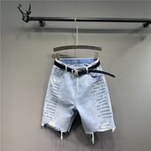 Új női farmer modell szakadt motívumokkal és övvel