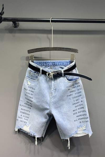 Új női farmer modell szakadt motívumokkal és övvel