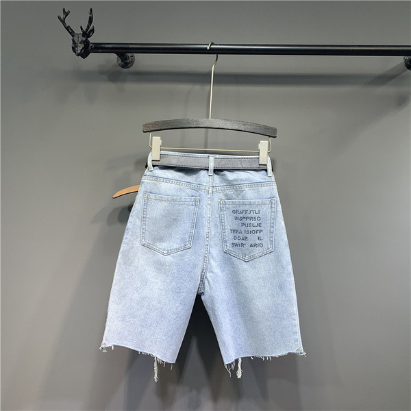 Új női farmer modell szakadt motívumokkal és övvel