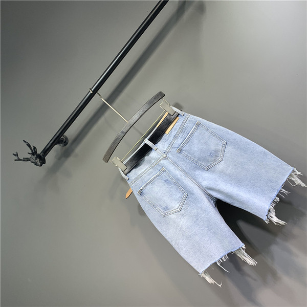 Új női farmer modell szakadt elemekkel és övvel