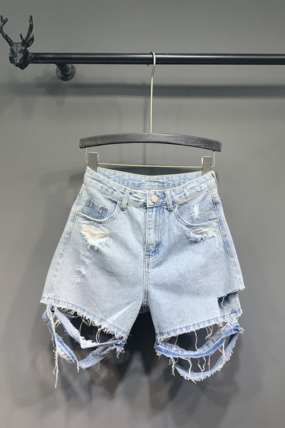 Modern rövidnadrág szakadt motívumokkal - kék színű