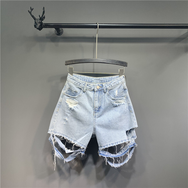 Modern rövidnadrág szakadt motívumokkal - kék színű